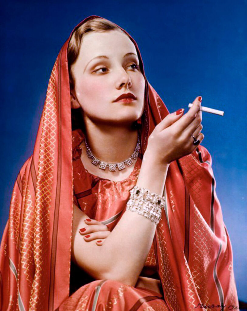 LUCKY STRIKE, GIRL IN RED