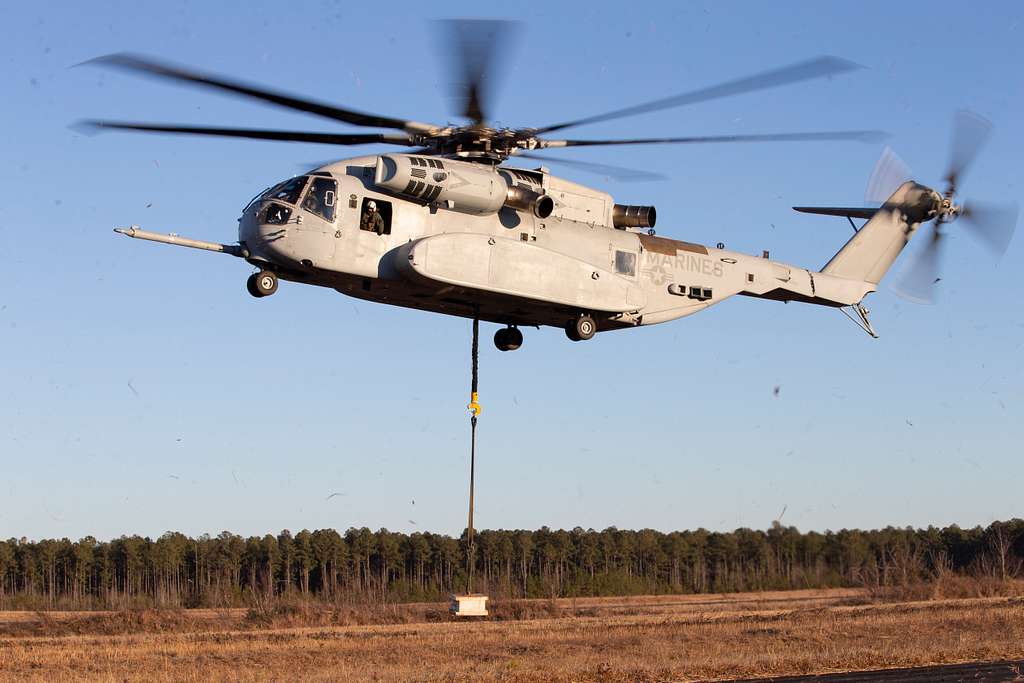 a-ch-53k-king-stallion-conducts-an-external-lift-3f5f62-1024